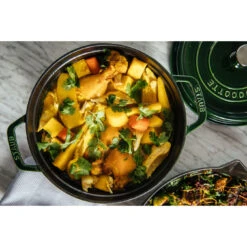 Staub Gietijzeren Braadpan 24 Cm / 3,8 L, Rond, Basilicum 8 Staub Gietijzeren Braadpan 24 Cm / 3,8 L, Rond, Basilicum -Keukenwinkel Met Korting 000019329