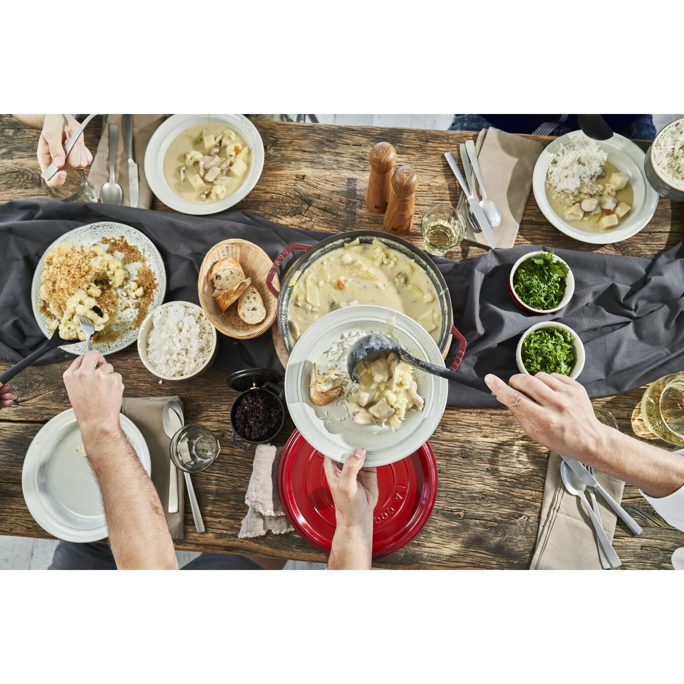 Staub Gietijzeren Braadpan 28 Cm / 6,75 L, Rond, Kersenrood 7 Staub Gietijzeren Braadpan 28 Cm / 6,75 L, Rond, Kersenrood - Afbeelding 5