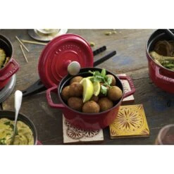 Staub Gietijzeren Braadpan 22 Cm / 2,5 L, Rond, Kersenrood -Keukenwinkel Met Korting 750032472